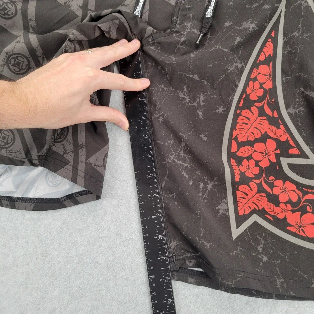 MauiBuilt Board Shorts Mens 32 Black Red Tribal Fishhook Floral Surf Trunks